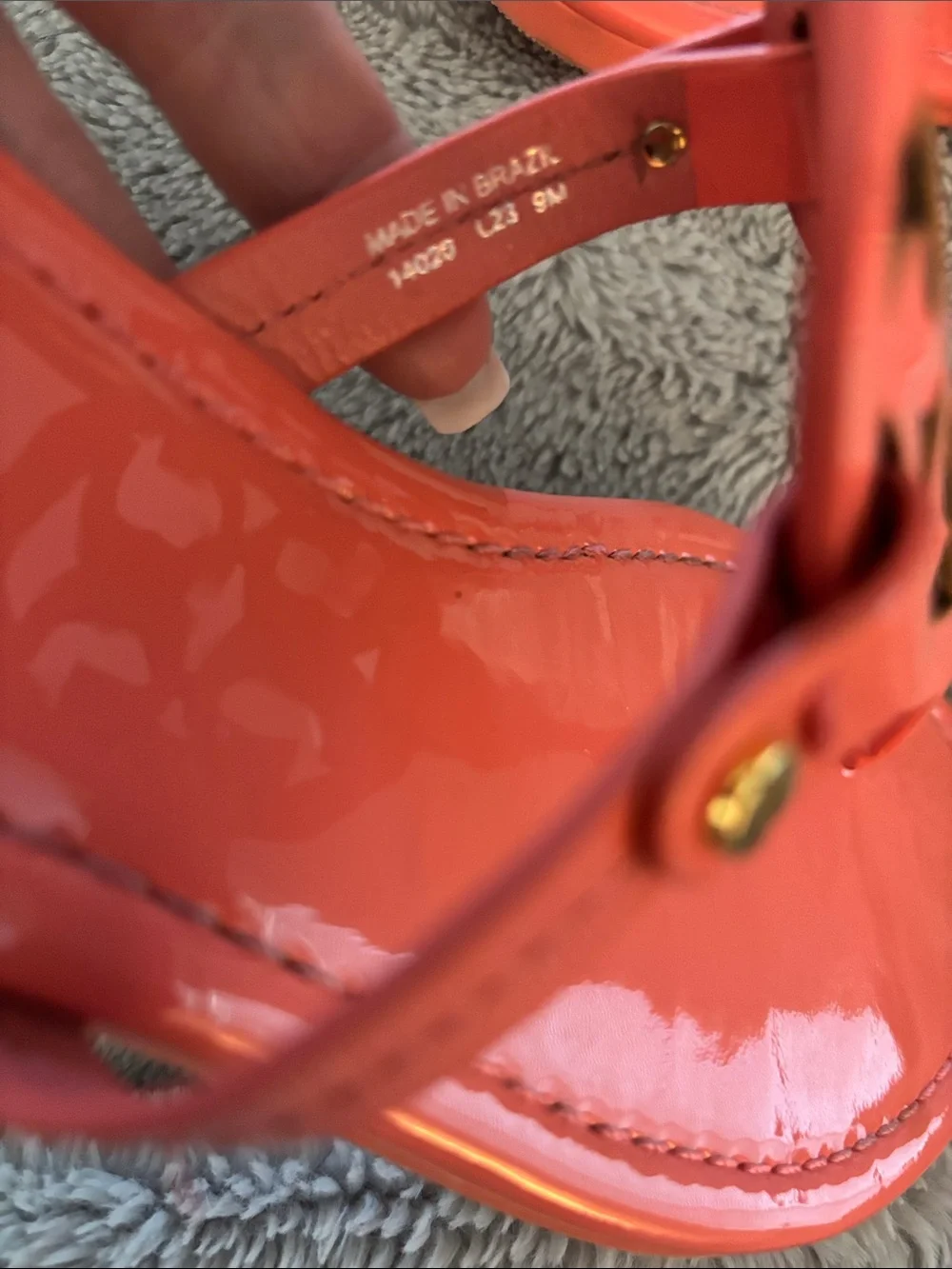 Like New! Tory Burch Women's Coral Patent Logo-Style Thong Sandals